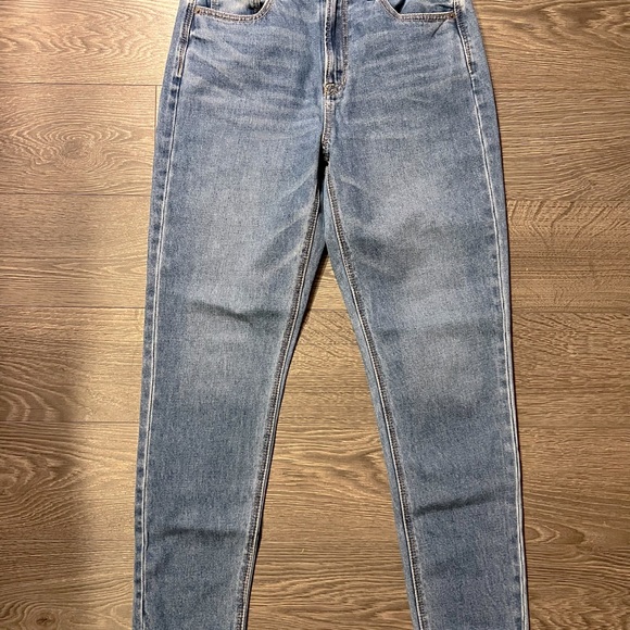 American Eagle Mom Jeans, Medium Wash, Size 4 - Picture 2 of 6